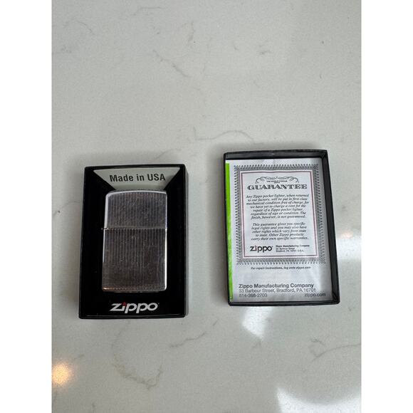 Genuine 207 Regular Street Chrome Zippo Lighter World Famous Guarantee - Picture 1 of 7
